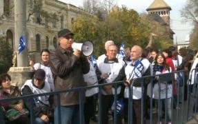 Profesorii, din nou în stradă! Dascălii protestează, azi şi mâine, în faţa ministerului Muncii. Ce revendică sindicaliştii din învăţământ