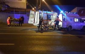 UPDATE O familie a fost spulberată pe trecerea de pietoni, în Constanța. Trei persoane au fost lovite de un șofer de 22 de ani și aruncate zeci de metri. Un copil de un an a murit