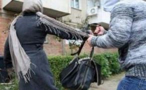 Bătrână de 84 de ani din Sibiu, tâlhărită fără milă de doi copii, chiar în locuinţa sa! Cum au pătruns cei doi în casa femeii