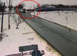 Greşeală fatală a unui şofer la o trecere la nivel cu calea ferată din Iaşi. Bărbatul şi soţia sa au murit pe loc (Video)