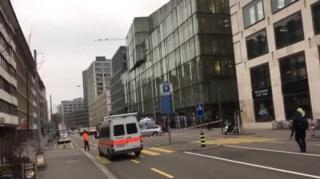 Atac armat în Elveţia: două persoane au fost împuşcate în faţa unei bănci