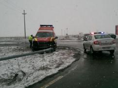 O ambulanţă SMURD în misiune a fost lovită într-o intersecţie din Râşnov, trei paramedici au fost răniţi