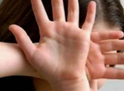 O fetiță din Deva a fost bătută cu sălbăticie la școală după un pariu cu un coleg de clasă