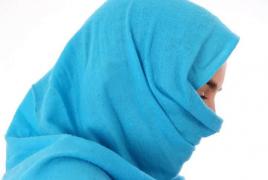 Cu văl sau fără? Profesor universitar amendat pentru că a întrebat o studentă de ce poartă burka