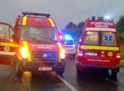 Accident cumplit în Argeș după ce o mașină a fost spulberată de un TIR. O femeie a murit, iar alte trei persoane rănite