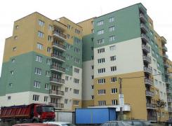 Tragedie fără margini la Deva. O fetiță de 12 ani s-a prăbușit în gol de la etajul 8 al unui bloc (Foto)