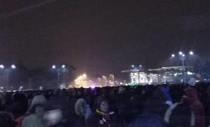 Peste 1.500 de protestatari în Piaţa Victoriei, în faţa Guvernului. Aceştia cer demisia ministrului Justiţiei şi o susţin pe Laura Codruţa Kovesi, procurorul-şef al DNA