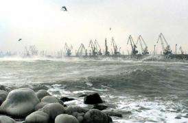Porturile maritime din Constanţa, închise din cauza furtunii