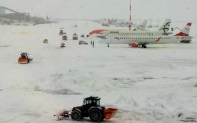 Aeroportul Otopeni din Capitală, cursa anulată din cauza condiţiilor meteo extreme. Alte 13 zboruri au întârzieri