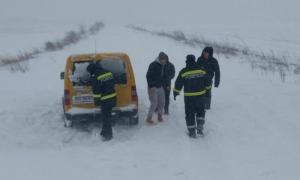 Mai multe persoane surprinse de crivăţ în timpul nopţii, în judeţul Olt, salvate de pompieri