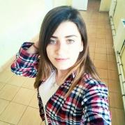 O tânără de doar 20 de ani din Vrancea, diagnosticată cu o formă agresivă de cancer ne cere ajutorul!