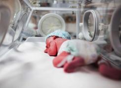 O fetiță de 12 ani, din Iași, a adus pe lume gemeni la Maternitatea 'Cuza Vodă'. Unul dintre copii nu a supraviețuit