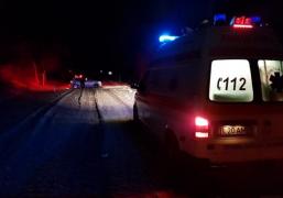 Ambulanţă care transporta doi copii de la Tulcea la Constanţa, rămasă blocată în zăpadă