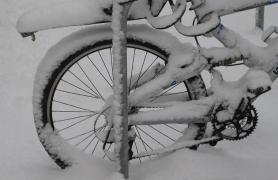 Adolescent plecat la drum cu bicicleta în Tulcea, rătăcit din cauza viscolului