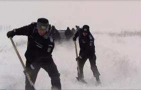 Jandarmeria Română invită populaţia la deszăpezire: "Să ieşim în stradă cu toată forţa"