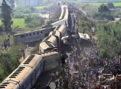 Cel puţin 15 morţi şi 40 de răniţi, după ce două trenuri s-au ciocnit, în Egipt (Video)