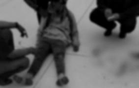 Copil cu sindromul ADHD, bătut crunt de colegii de clasă şi abandonat într-o baltă de sânge. Imagini terifiante