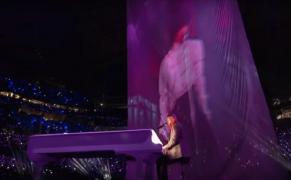 Super Bowl 2018: Justin Timberlake i-a adus un omagiu lui Prince. Starul pop, proiectat pe o pânză uriaşă (Video)