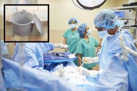 O mamă din Suceava nu şi-a dus la spital fetiţa de 2 ani, care a căzut de pe cuptorul sobei în oala cu apă clocotită. Copilul, în stare critică