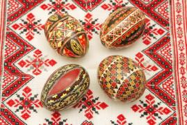 Paşte 2018. Modelul desenat pe ouăle de Paşte are o semnificaţie religioasă, pe care foarte puţini o ştiu