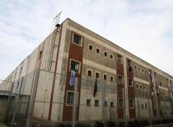 Percheziţii la Spitalul Penitenciar Rahova după ce mai mulţi deţinuţi au fost snopiţi în bătaie. Un director şi 18 gardieni au fost săltaţi de mascaţi!