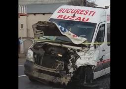 Accident la Şindriliţa. Elicopterul SMURD a preluat o victimă scoasă dintre fiarele unui microbuz (video)