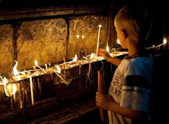 Sambata Mortilor 2018. De ce trebuie să aprindem astăzi două lumânări