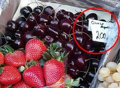 Cireşe vândute la preţuri astronomice în pieţele din România. Cât costă un kilogram din cele mai scumpe fructe (Foto)