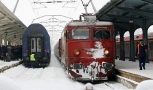 Trenuri anulate la 1 martie, din cauza ninsorilor, gerului şi a viscolului. Lista celor 110 garnituri care nu circulă astăzi