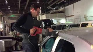 Un tânăr din Suceava şi-a lăsat maşina în service, iar mecanicul în loc s-o repare, a vândut-o la fier vechi