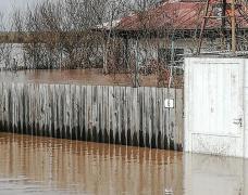 Inundaţii în România. Trei râuri s-au revărsat în sudul ţării, mai multe localităţi sub ape, două drumuri sunt închise