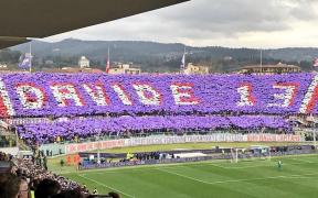 Omagiu unic adus de fanii Fiorentinei lui Davide Astori, la primul meci după moartea fulgerătoare a acestuia (video)