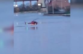 Tragedie în New York! Doi oameni au murit, iar trei sunt în stare critică după ce un elicopter s-a prăbușit în East River. Momentul a fost filmat! (Video)