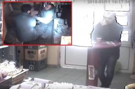 Bărbatul care a înjunghiat o vânzătoare din Arad, prins când voia să fugă din ţară. Imaginile de groază din timpul jafului (Video)