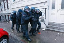 Poliţist atacat de un refugiat afgan, în faţa Parlamentului din Viena