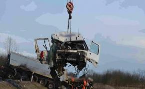 Un şofer român a făcut prăpăd, într-un accident violent, pe o şosea din Ungaria