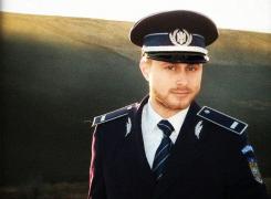 Un poliţist din Vaslui a salvat viaţa unui bărbat care se spânzurase de balustrada unui pod (Foto)