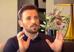 Nikos Vertis, în România pentru a doua oară: Cântecele mele sunt despre dragoste. Cred că oamenii caută ceva diferit în muzică (Video)