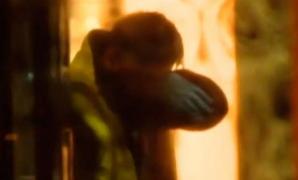 Poliţist surprins în timp ce plânge la locul crimei de la Timişoara, acolo unde o fetiţă a fost ucisă de propria mamă (Foto)