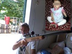 Tânărul împuşcat în cap de un poliţist la Vaslui a lăsat în urma lui o orfană de câţiva anişori. Unde se ducea când a fost ucis