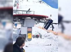 Oameni aruncaţi ca păpuşile dintr-un telescaun scăpat de sub control, într-o staţiune de schi (Video)