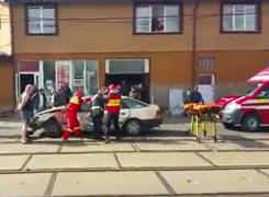 Accident provocat de un bătrân de 81 de ani în București! Pensionarul a rămas încarcerat (Video)