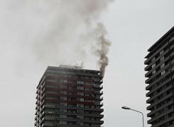 Incendiu de proporții la ultimul etaj al unui bloc turn dintr-un celebru ansamblu rezidențial din București (Video)