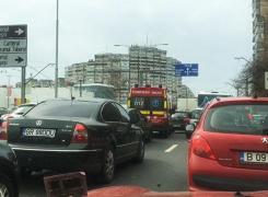 Echipaj SMURD, blocat minute în șir în traficul din București: 'Niciun șofer nu s-a dat la o parte' (Video)
