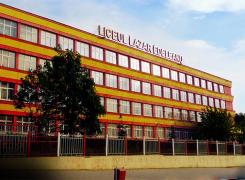 Scandal sângeros la Năvodari. Un bărbat a fost bătut de propriul fiu și abandonat în fața liceului