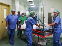 O fostă judecătoare din Pitești și-a tăiat venele și a băut detartrant! Femeia se zbate între viață și moarte