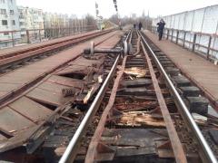 Accident feroviar în Constanța! Un tren cu vagoane-cisternă s-a răsturnat pe un pod (Foto)
