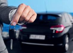 Şoferii implicaţi în accidente pot primi gratis o maşină de înlocuire cât timp maşina lor se află în service