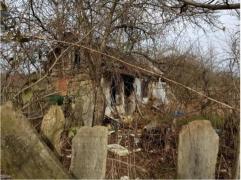 Descoperire bizară într-o casă părăsită din Argeș. Șocul vieții pentru o femeie care a intrat să vadă dacă e cineva înăuntru