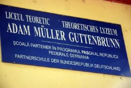 Elevii unui liceu din Arad, încuiaţi în şcoală de director: "Nu ne lasă să ieșim, suntem sechestrați!". Motivul pentru care sunt închişi copiii este halucinant